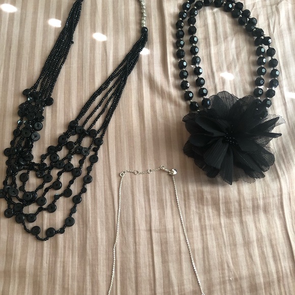 Multiple necklaces - Picture 4 of 8